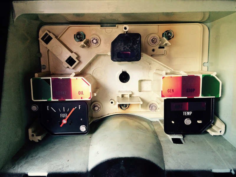 Illustration for article titled Here's what is behind the speedometer in an old car...